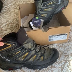 BRAND NEW never worn  Salomon Men's X Ultra 3 Mid GTX Hiking size 10.5